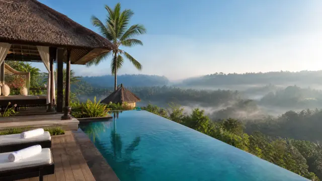 Бали — jungle infinity pool и luxury villa среди тропической природы