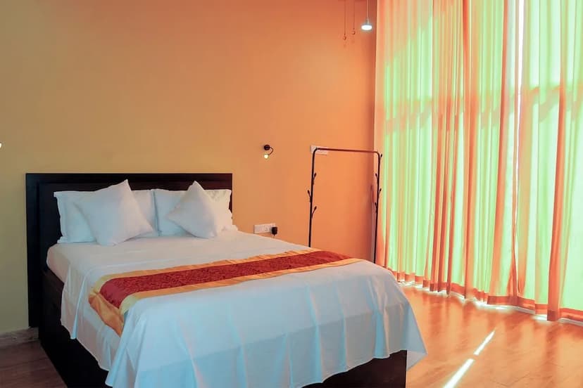 Woody Crest Hotel