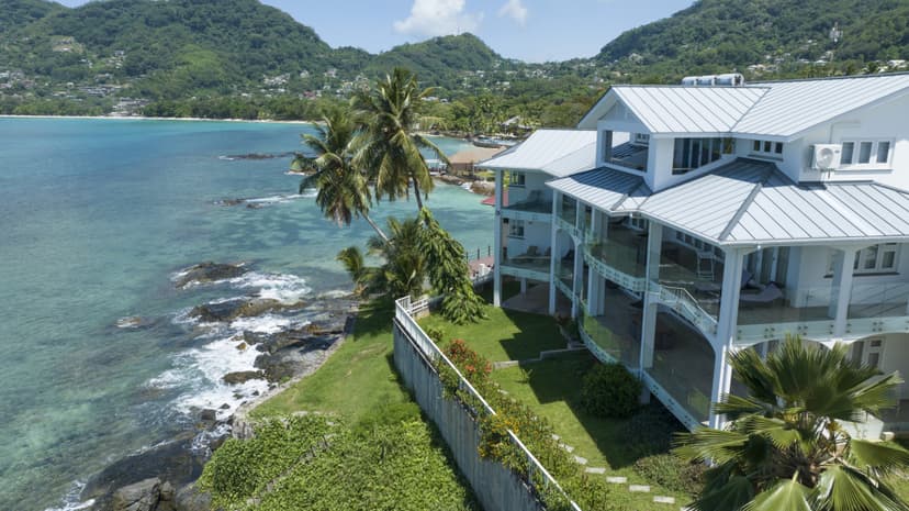 Вилла VallonEnd Beach Front