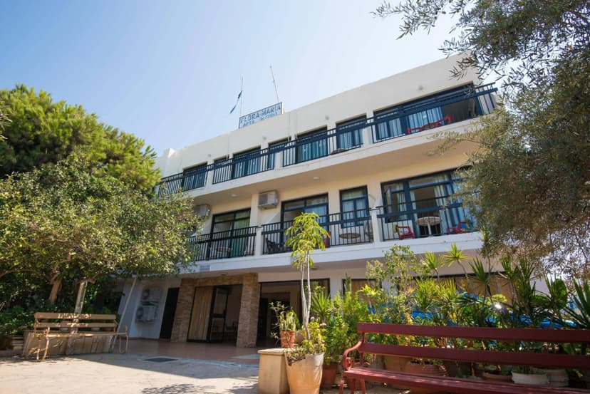 Flora Maria Hotel & Annex Apartments