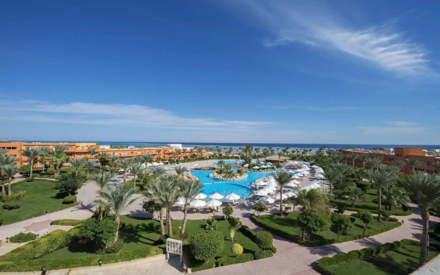 Курортный отель Amwaj Oyoun Resort & Casino