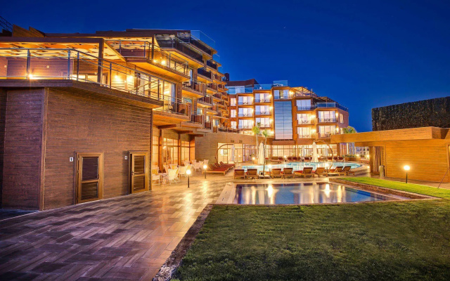 Qlusive Hotel