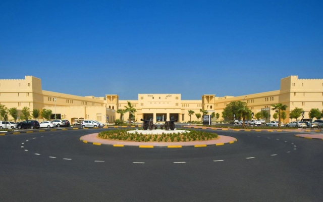 Курортный отель Sofitel Al Hamra Beach Resort