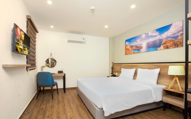 Titan Hotel (Formerly known as Golden Lotus Central)