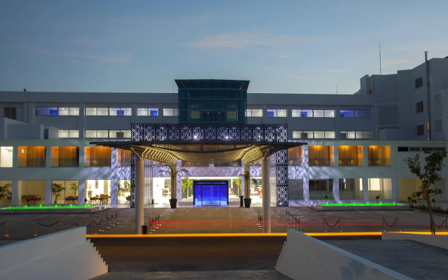 King Evelthon Beach Hotel & Resort