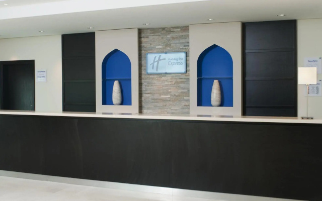 Holiday Inn Express Dubai Airport an IHG Hotel