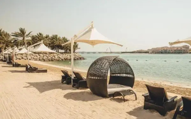 Отель Traders Hotel, Qaryat Al Beri